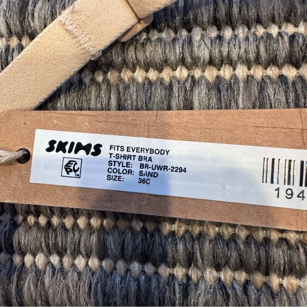 SKIMS Fits Everybody T-shirt Bra in Sand